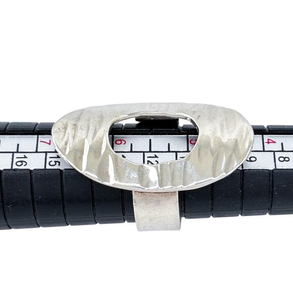 Hammered Oval Disk Statement Ring | Vintage Sterling Silver 925 | Size 5.5 - Picture 8 of 10